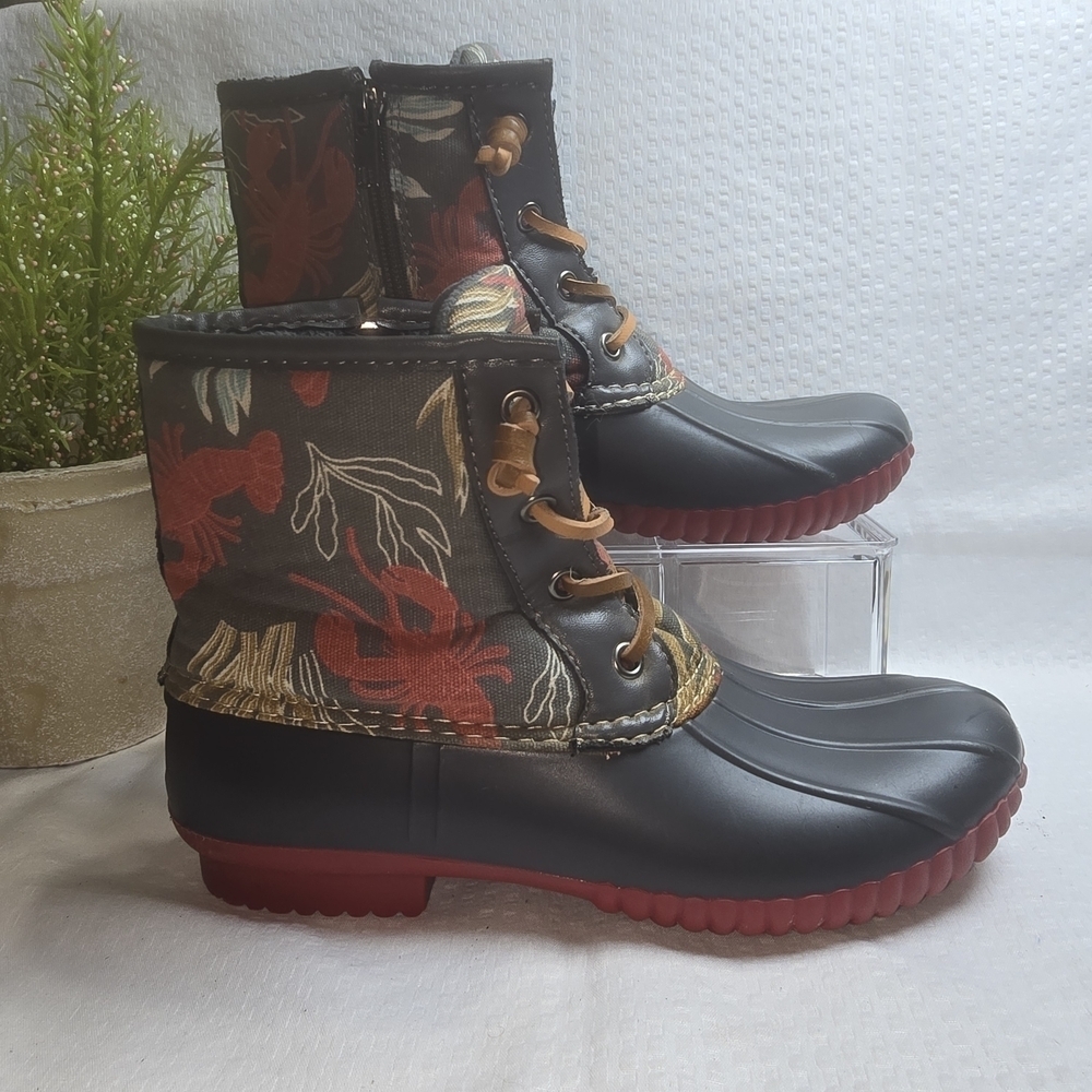 GLOBAL WIN DUCK BOOTS RED AND GRAY WITH LOBSTERS COASTAL WOMENS SIZE 6